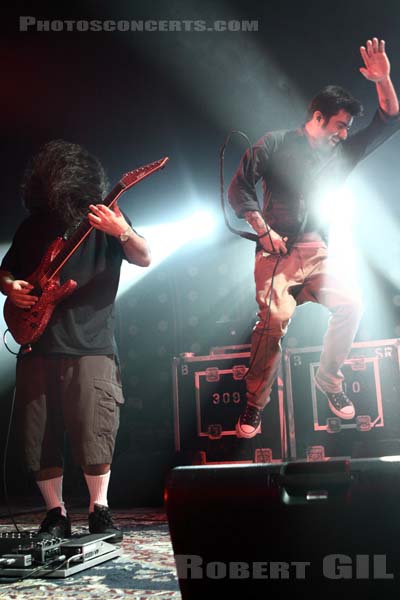 DEFTONES - 2010-12-13 - PARIS - Le Trianon - Camillo Wong Moreno - Stephen Carpenter